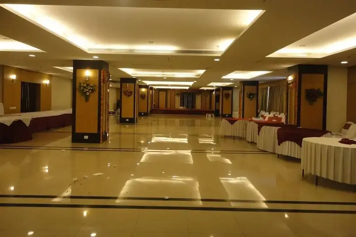 Индаур: Hotel Mangal City