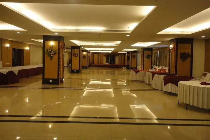 Индаур: Hotel Mangal City