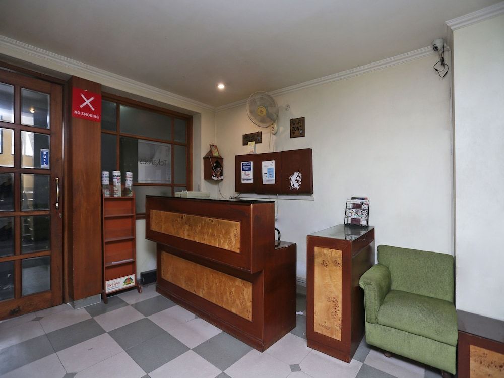 Лакхнау: OYO 3499 Tekarees Inn