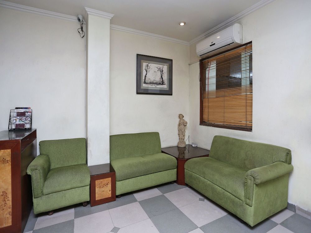 Лакхнау: OYO 3499 Tekarees Inn