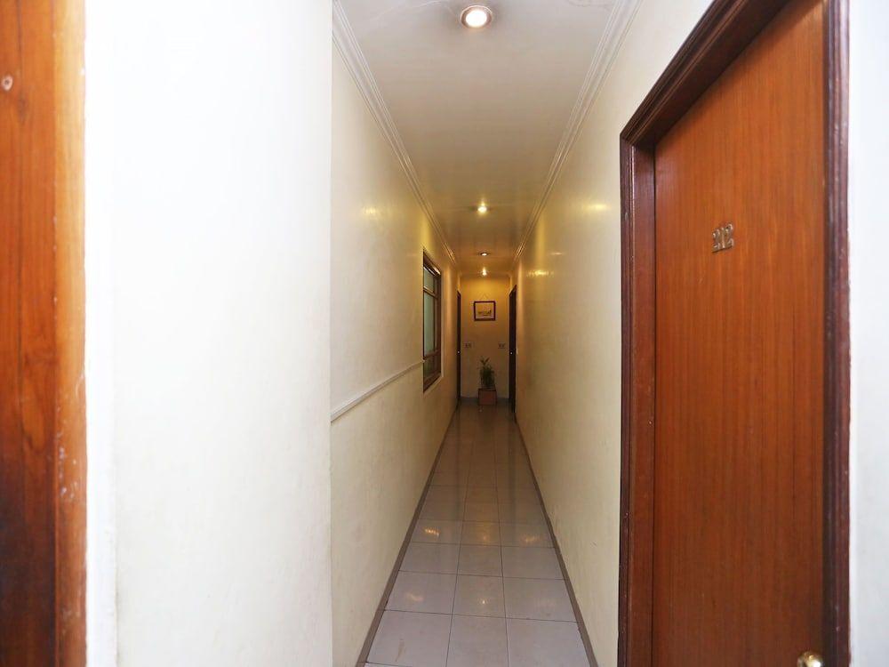 Лакхнау: OYO 3499 Tekarees Inn