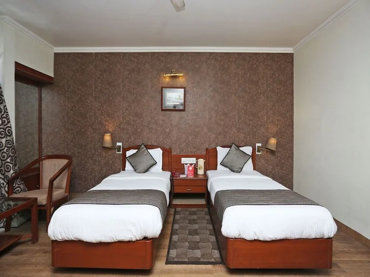 Лакхнау: OYO 3499 Tekarees Inn