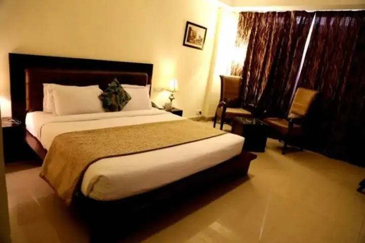Патьяла: Eqbal Inn