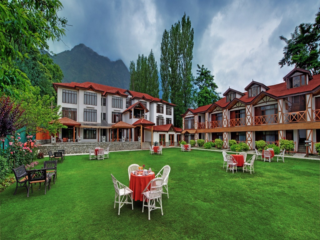 Шринагар: Fortune Resort Heevan