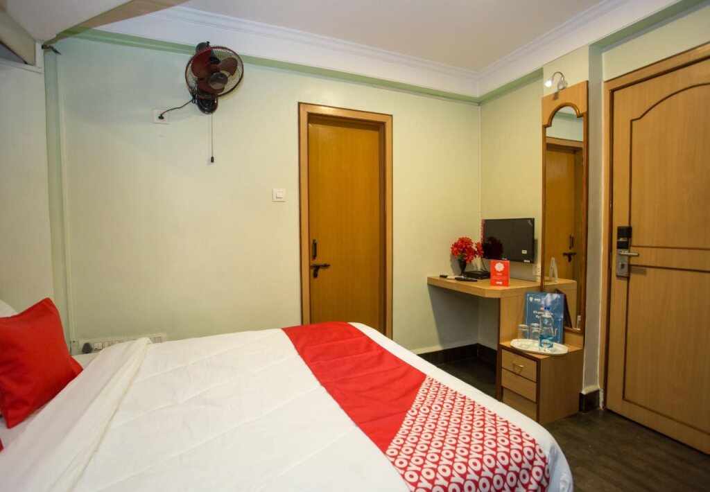 Пуна: Hotel Padmakrishna