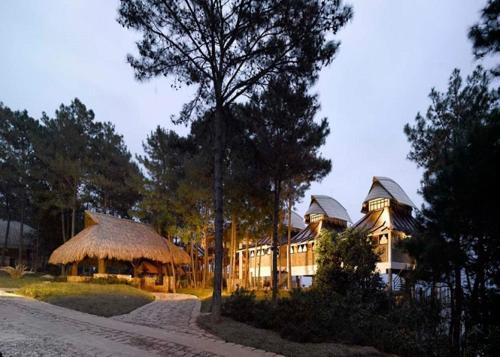 Шиллонг: Ri Kynjai Serenity by the Lake Resort