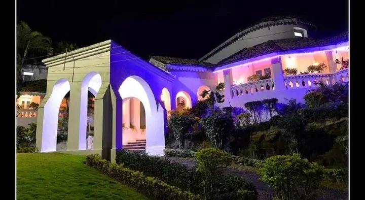 Пачмарай: MPT Rock End Manor, Pachmarhi