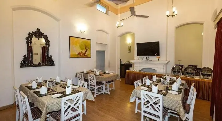 Пачмарай: MPT Rock End Manor, Pachmarhi