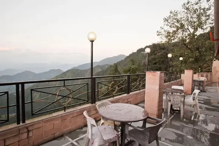 Чамба: Hotel Shangri-La