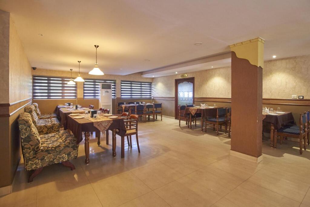 Cherthala: Hotel Karthiyayini