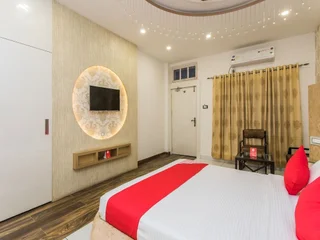 Удджайн: OYO 15401 Hotel Surana palace