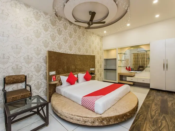 Удджайн: OYO 15401 Hotel Surana palace