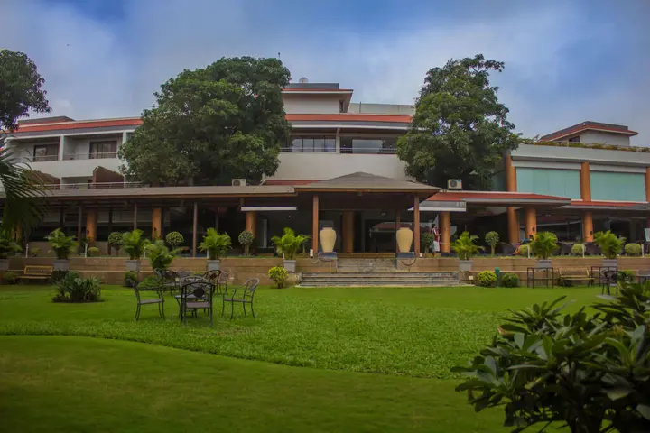 Нашик: Club Mahindra Hatgad