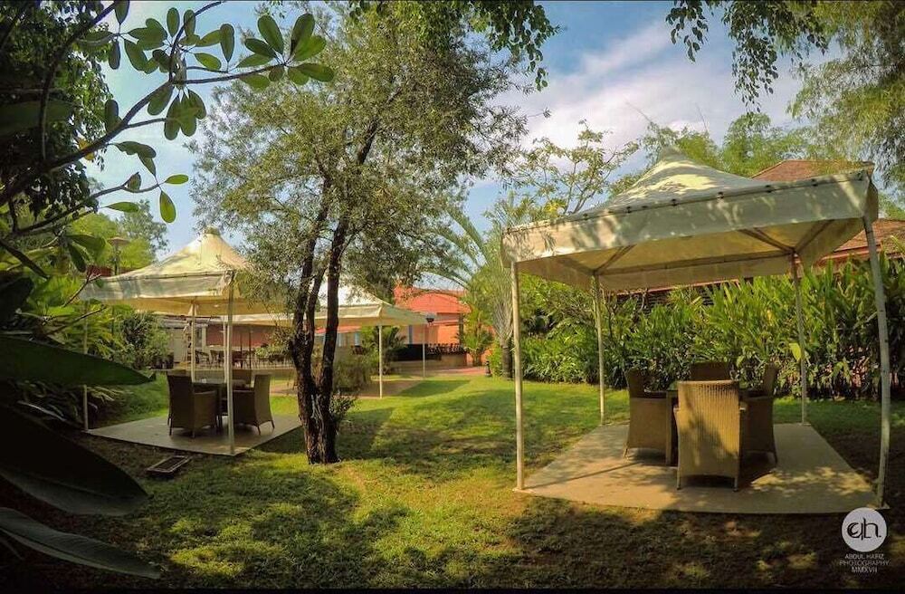Недумбассери: Saj Earth Resort