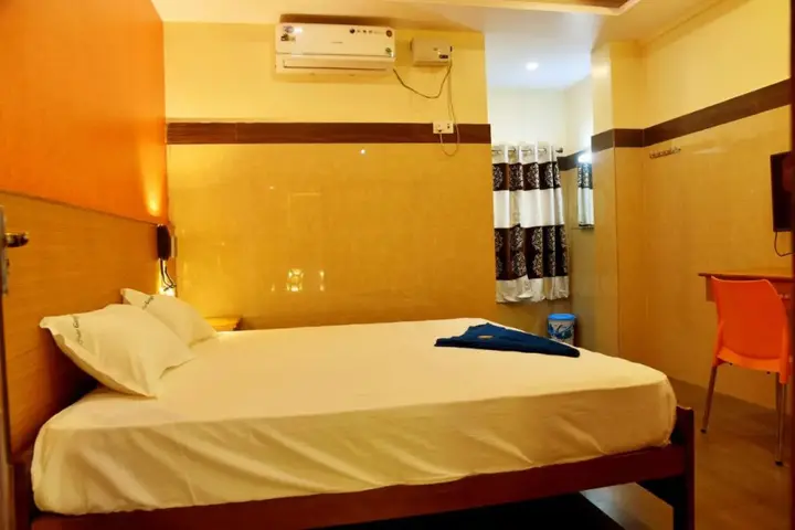 Eraniel: Hotel Parvathi International