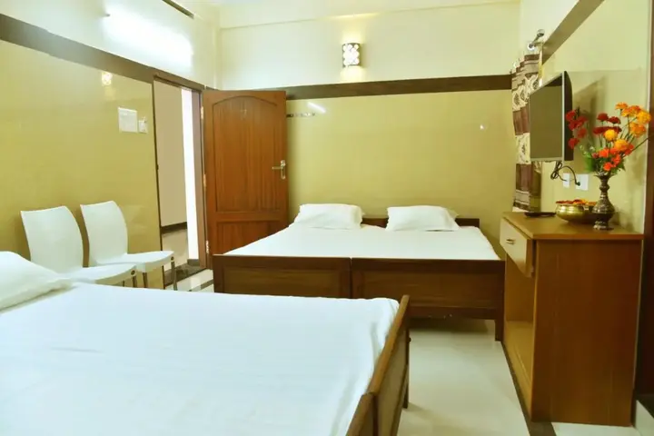 Eraniel: Hotel Parvathi International