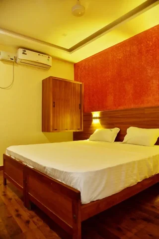 Eraniel: Hotel Parvathi International
