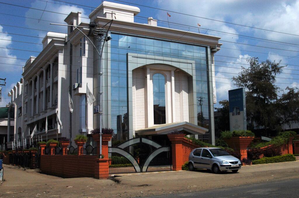 Бедагхат: Gulzar Towers