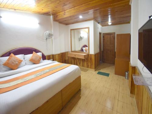 Манали: OYO Premium Naggar Road Manali
