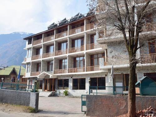 Манали: OYO Premium Naggar Road Manali