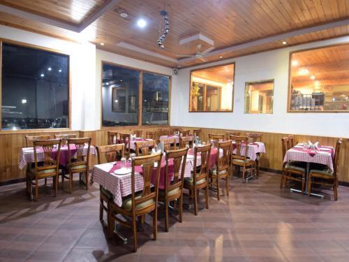 Манали: OYO Premium Naggar Road Manali
