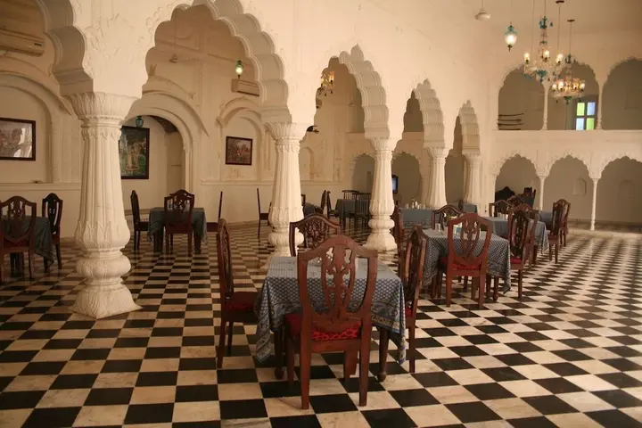 Garhmukteshwar: Mudfort Kuchesar