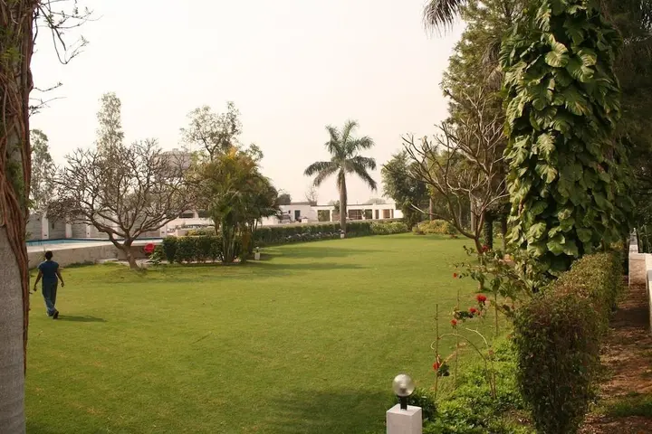 Garhmukteshwar: Mudfort Kuchesar