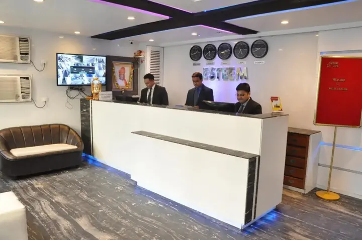 Колката: OYO Premium Merlin Homeland Mall