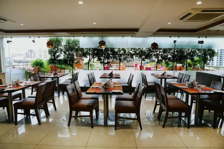 Ахмедабад: OYO Premium Vastrapur Lake
