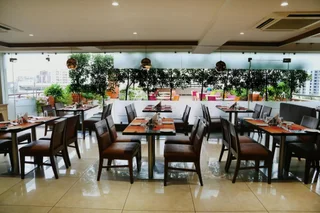 Ахмедабад: OYO Premium Vastrapur Lake