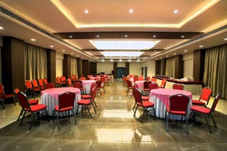 Ахмедабад: OYO Premium Vastrapur Lake