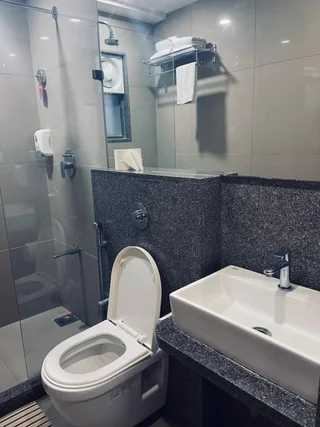 Ахмедабад: OYO Premium Vastrapur Lake