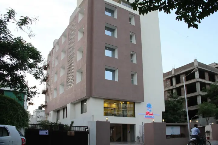 Ахмедабад: OYO Premium Vastrapur Lake