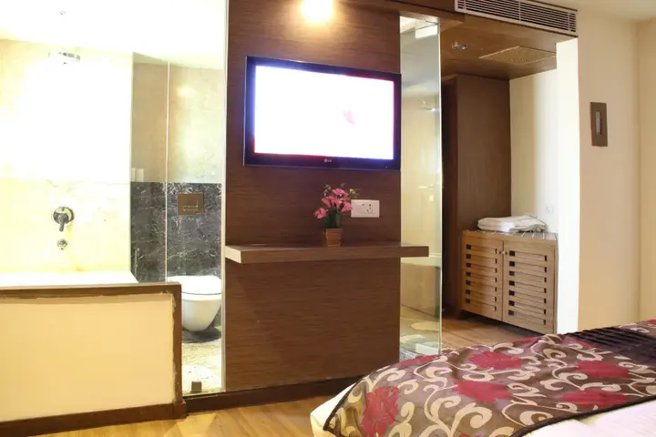 Ахмедабад: OYO Premium Vastrapur Lake