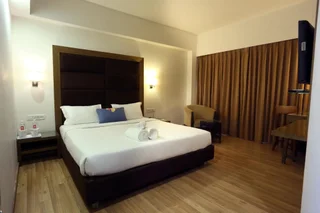 Ахмедабад: OYO Premium Vastrapur Lake