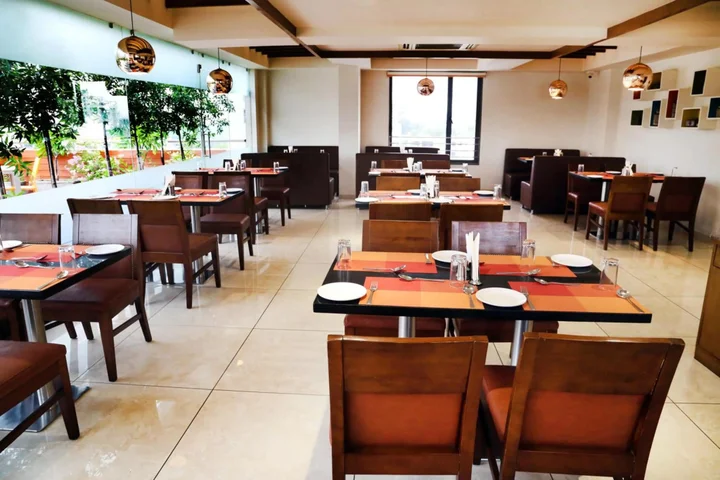 Ахмедабад: OYO Premium Vastrapur Lake