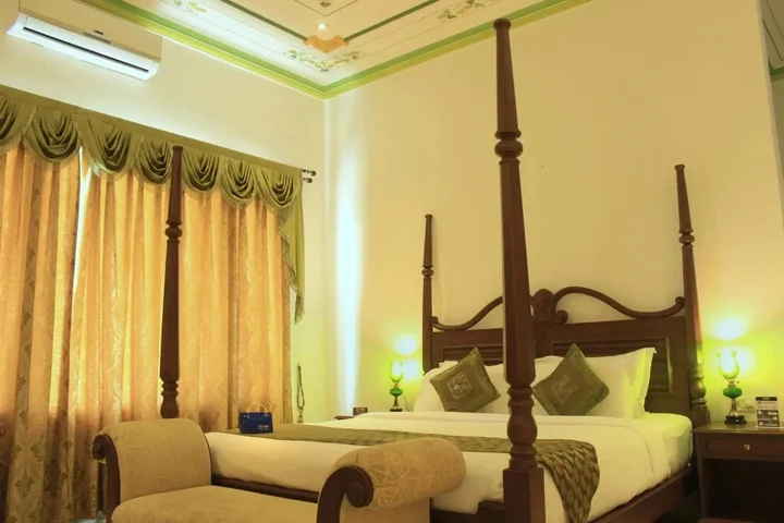 Удаипур: OYO 1808 near Lake Palace