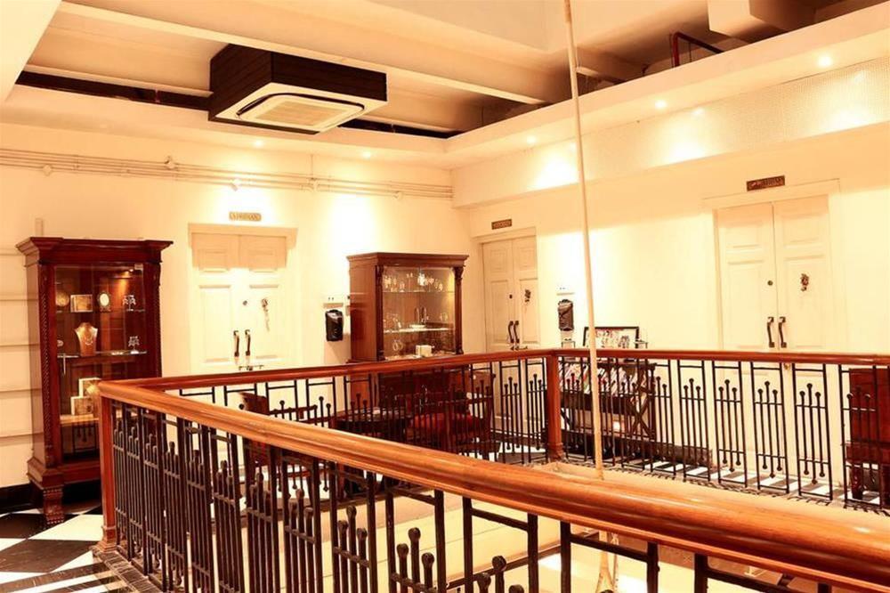 OYO Premium Sarat Bose Road — фото 2