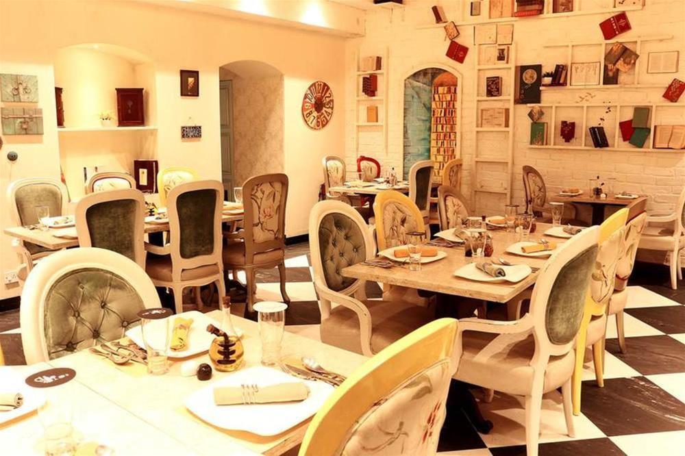 Колката: OYO Premium Sarat Bose Road