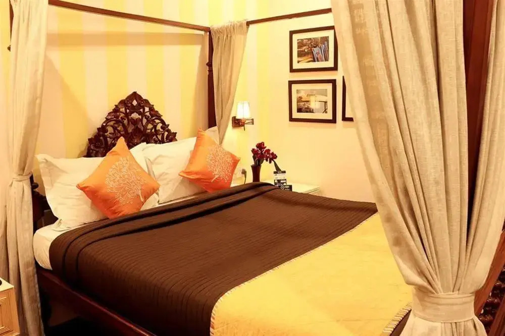 OYO Premium Sarat Bose Road — фото 4