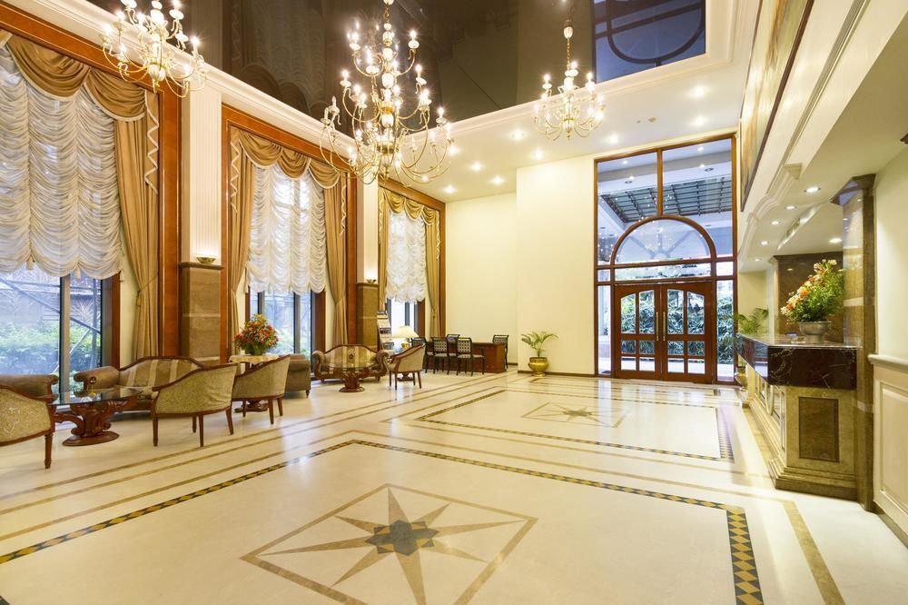 Бангалор: OYO Premium Majestic Freedom Park