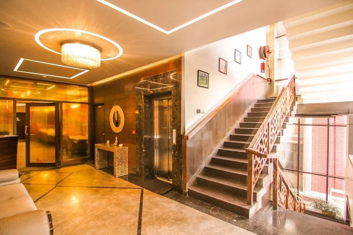 Лакхнау: OYO 2697 Hotel Edesia