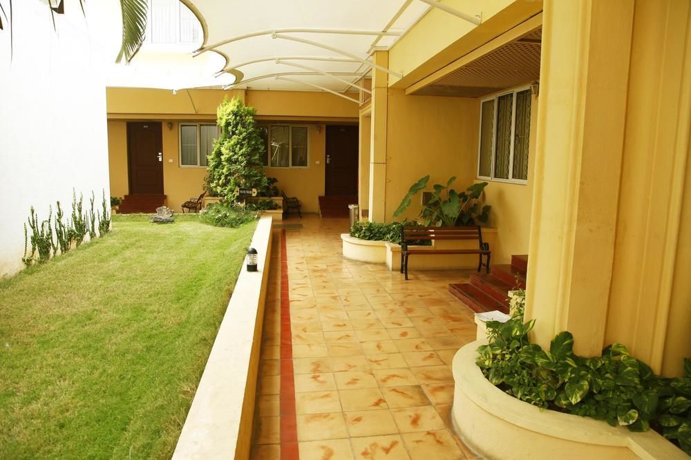 Коимбатур: OYO Premium Gandhipuram Avinashi Road