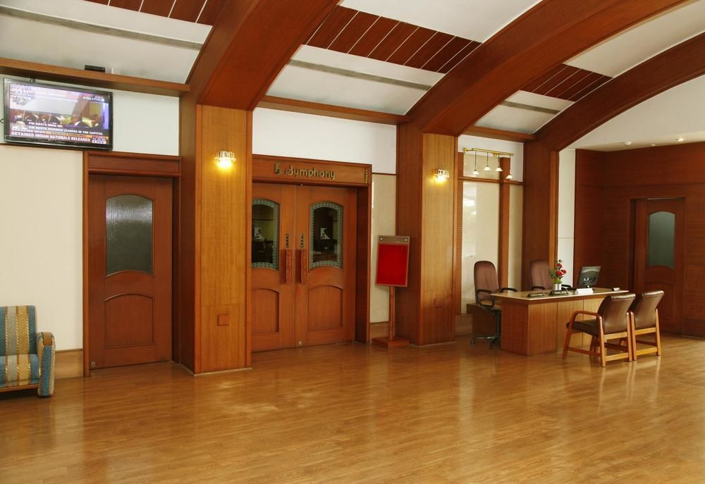 Коимбатур: OYO Premium Gandhipuram Avinashi Road