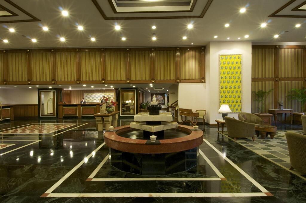 Ахмедабад: The Ummed Ahmedabad Airport