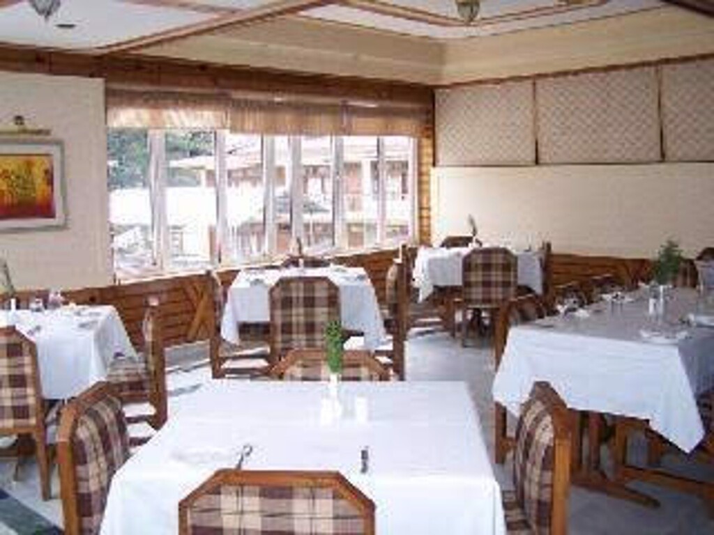 Манали: Sarovar Portico