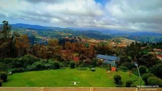 Ути: Monarch Safari Park