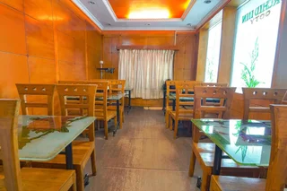 Ути: Hotel Orchid Inn