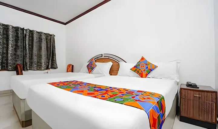 Ути: Hotel Orchid Inn