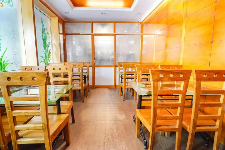 Ути: Hotel Orchid Inn